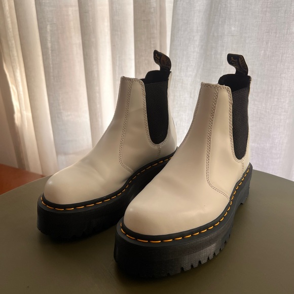 Dr. Martens 2976 Quad Chelsea Boot - Picture 5 of 5